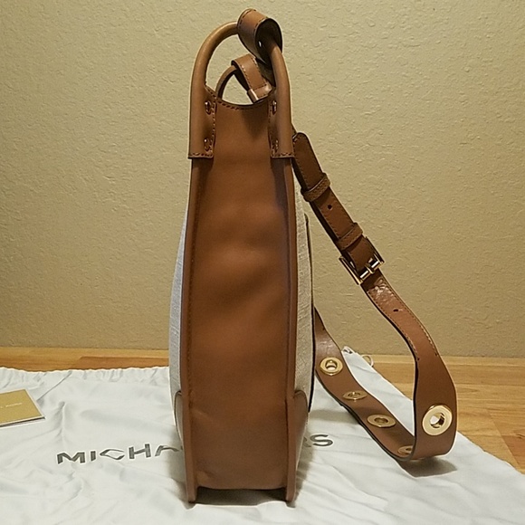 Michael Kors Womens Sullivan Messenger Handbag - Picture 4 of 8